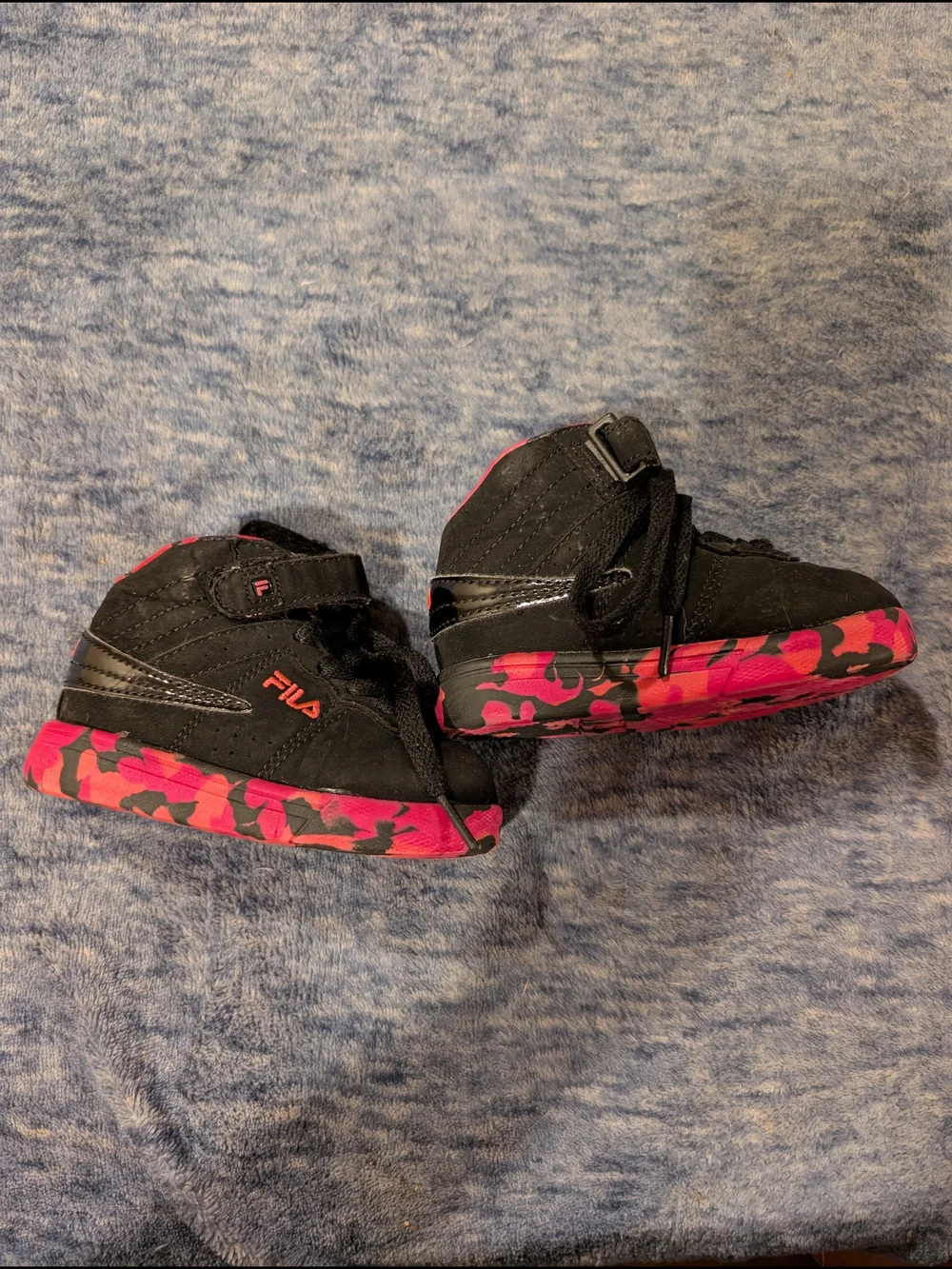 FILA Kids Size 5 Black & Pink Camo High-Top Sneakers